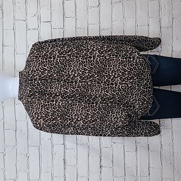 J Crew Long Sleeve Leopard Smocked Neck Shirt in Brown/Black - NWT - Picture 4 of 17